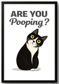 Affiche Encadrée "Are You Pooping?" – Chat Humoristique pour WC