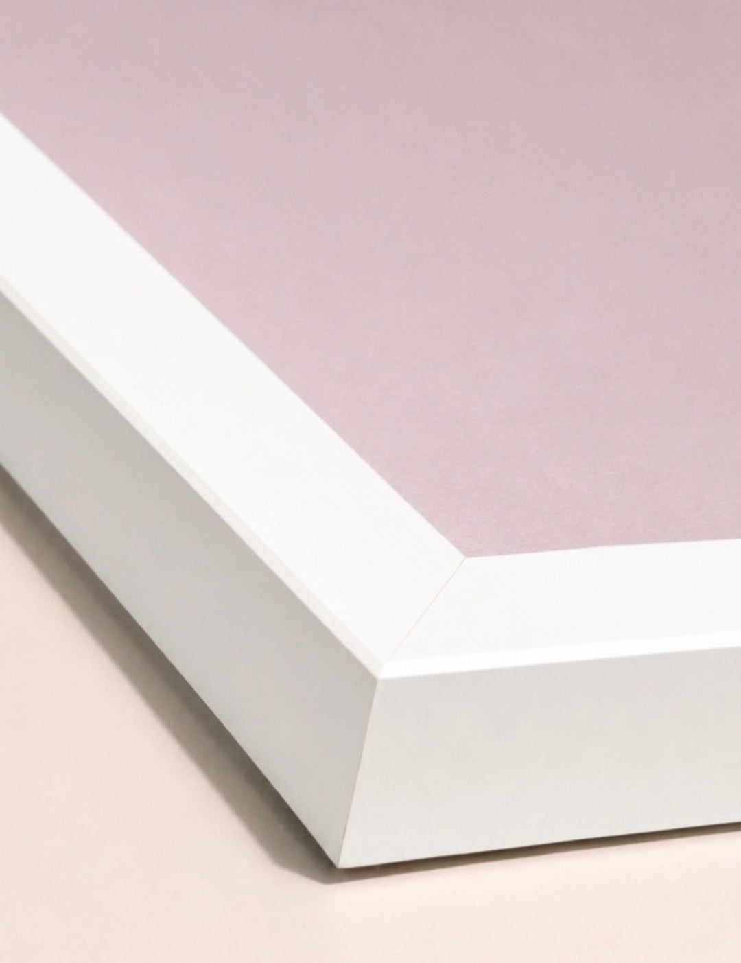 Détail finition coin cadre PVC blanc – tableau japonais encadré, décoration murale zen


